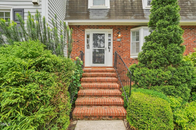 918 Hampshire Ct, Cary, NC 27511