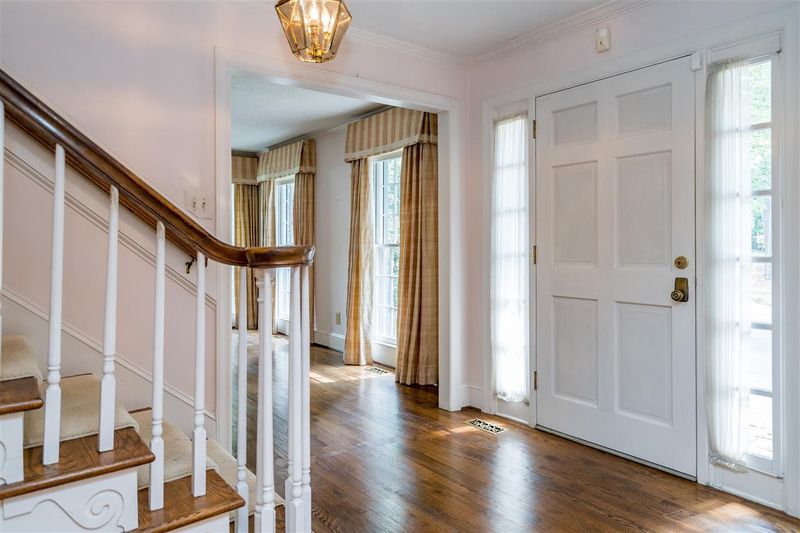 918 Queensferry Rd, Cary, NC 27511