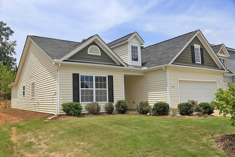 918 Ribbonleaf Ln, Fuquay Varina, NC 27526