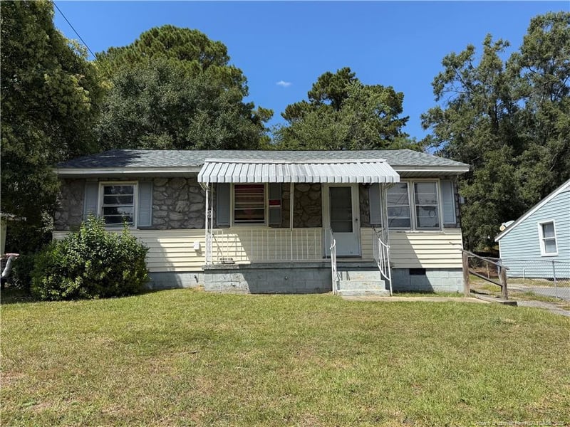 918 Rochester Dr, Fayetteville, NC 28305