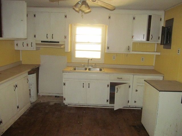 918 Sanders St, Four Oaks, NC 27524
