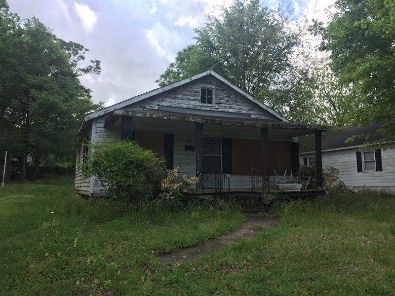 918 N White St, Wake Forest, NC 27587