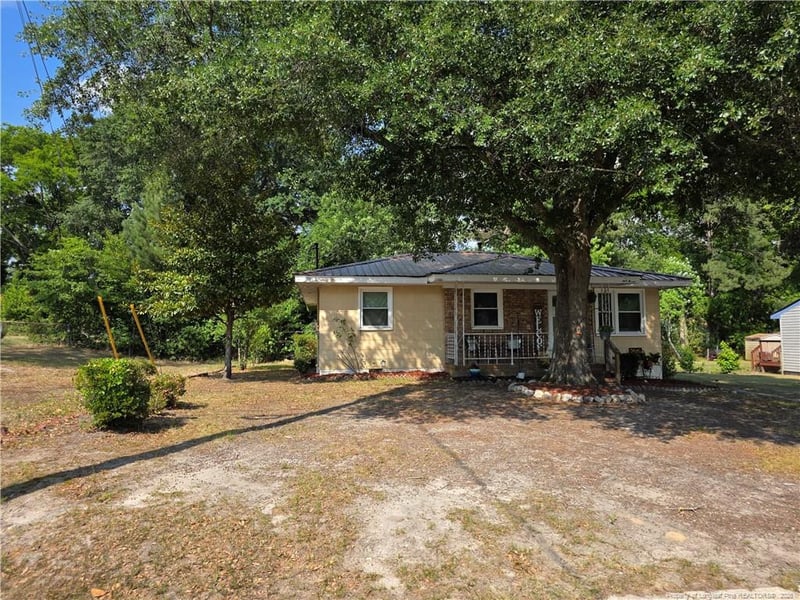 919 Fleetwood Dr, Fayetteville, NC 28305