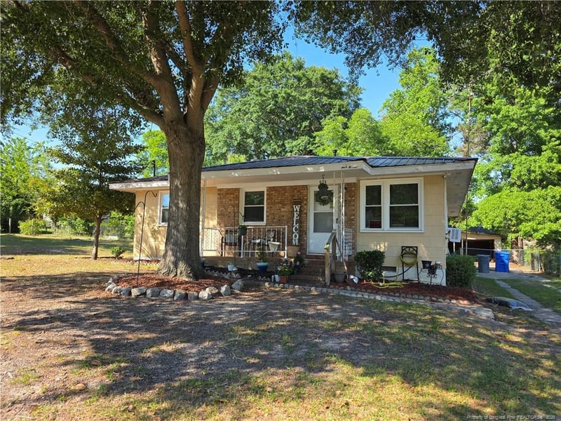 919 Fleetwood Dr, Fayetteville, NC 28305