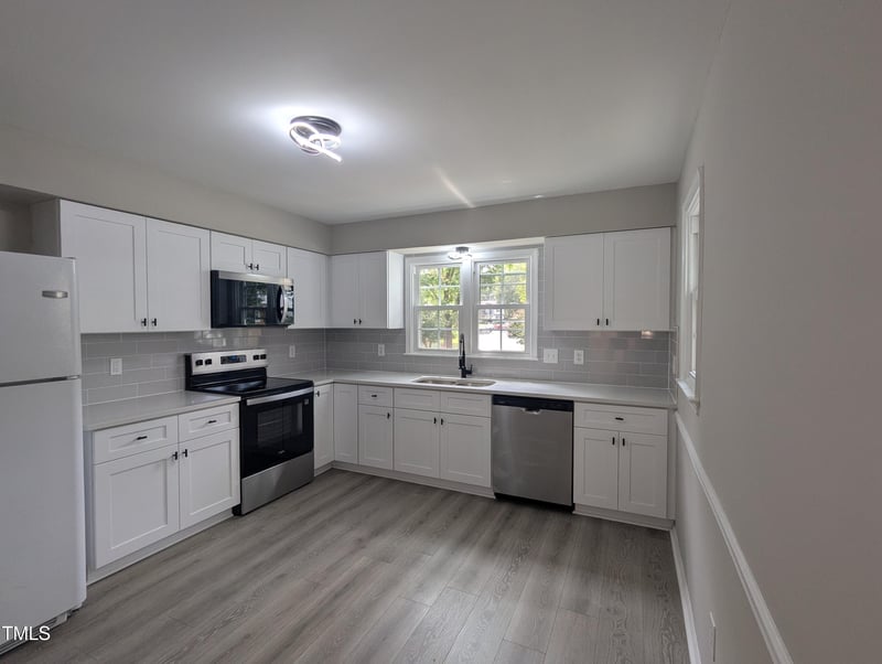 919 Lexington Ct, Cary, NC 27511