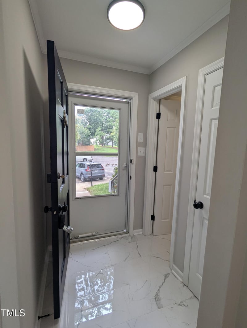 919 Lexington Ct, Cary, NC 27511