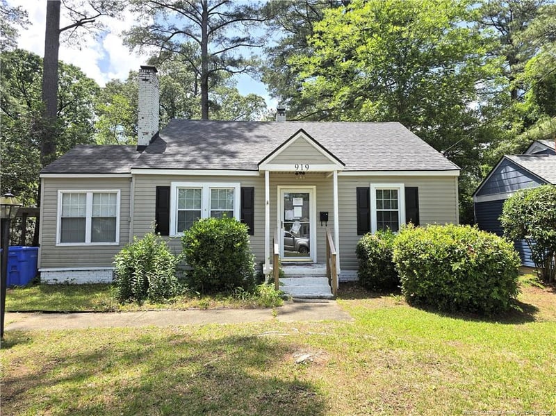 919 Mckimmon Rd, Fayetteville, NC 28303