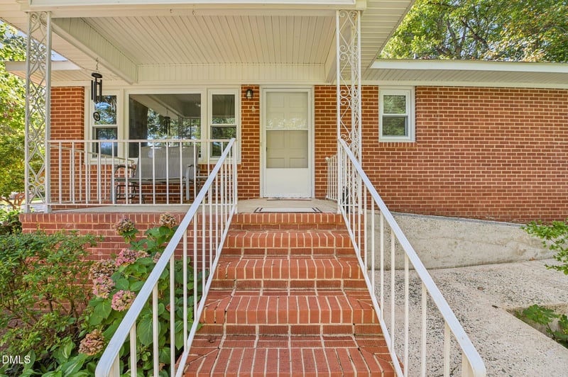 920 Apple Ln, Hillsborough, NC 27278