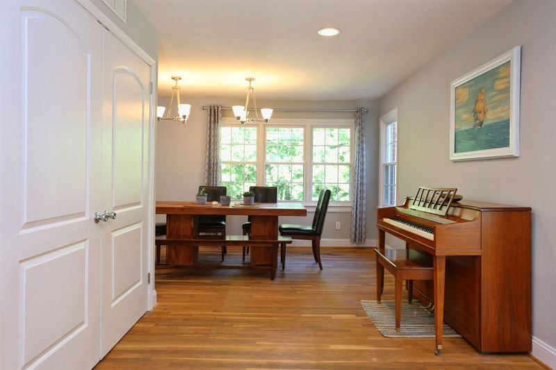 920 Dixie Trl, Raleigh, NC 27607
