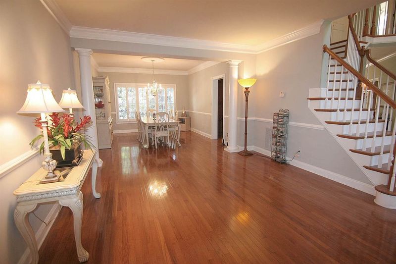 9200 Club Hill Dr, Raleigh, NC 27617