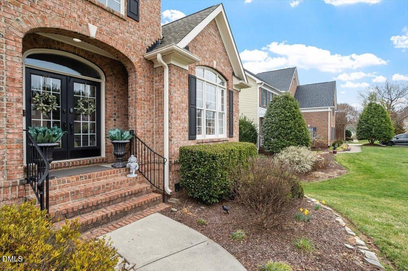9208 Club Hill Dr, Raleigh, NC 27617
