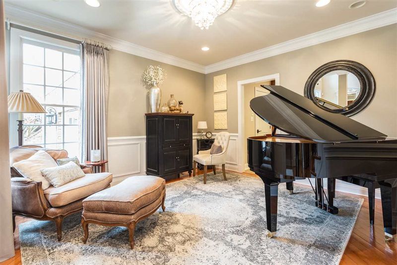 9209 Sanctuary Ct, Raleigh, NC 27617