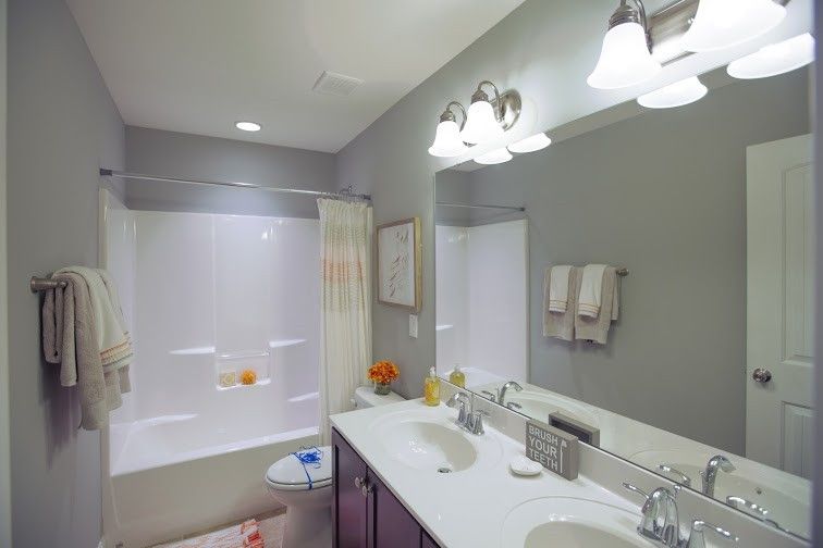 921 Avalon Dr, Mebane, NC 27302
