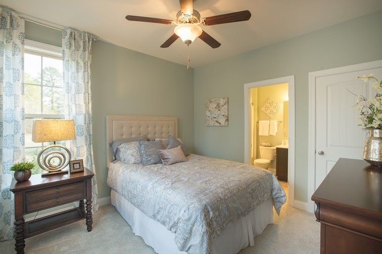 921 Avalon Dr, Mebane, NC 27302