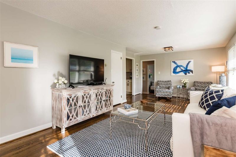 921 Cranbrook Rd, Raleigh, NC 27609