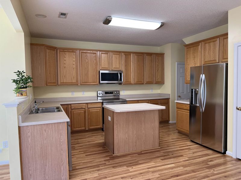 921 Fulworth Ave, Wake Forest, NC 27587