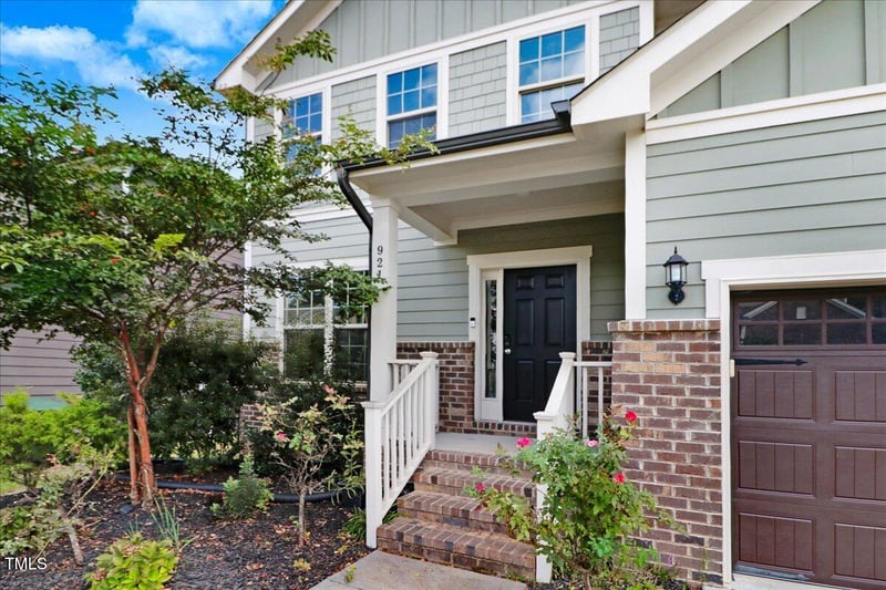 921 Lemster Ln, Cary, NC 27519