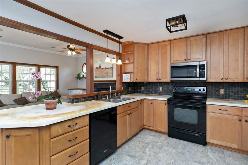 921 Meadowbrook Dr, Garner, NC 27529