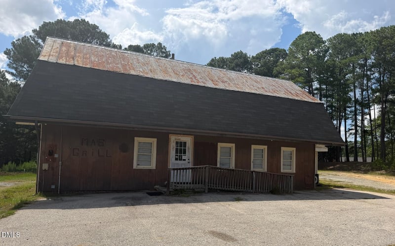 921 Nc 55 , Coats, NC 27521