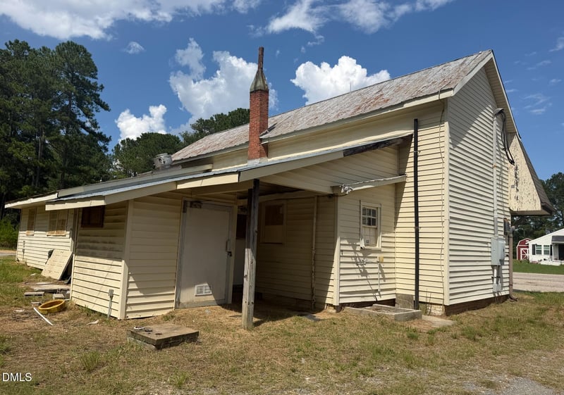 921 Nc 55, Coats, NC 27521