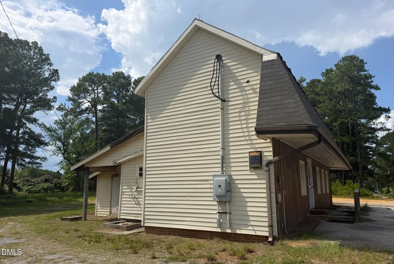 921 Nc 55, Coats, NC 27521
