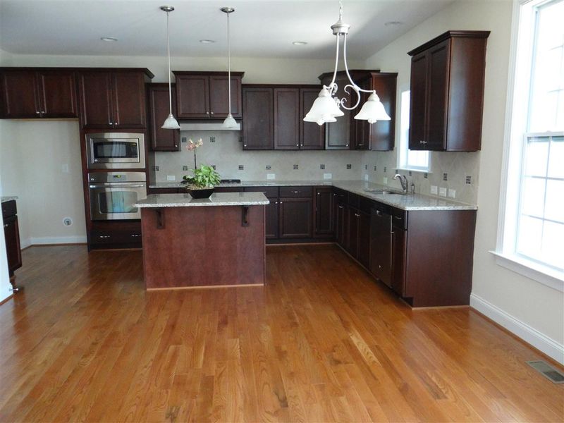 921 Queensdale Dr, Cary, NC 27519