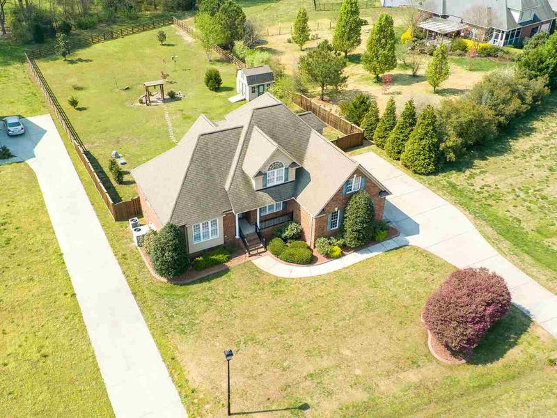 9212 Ashton Glen Dr, Zebulon, NC 27957