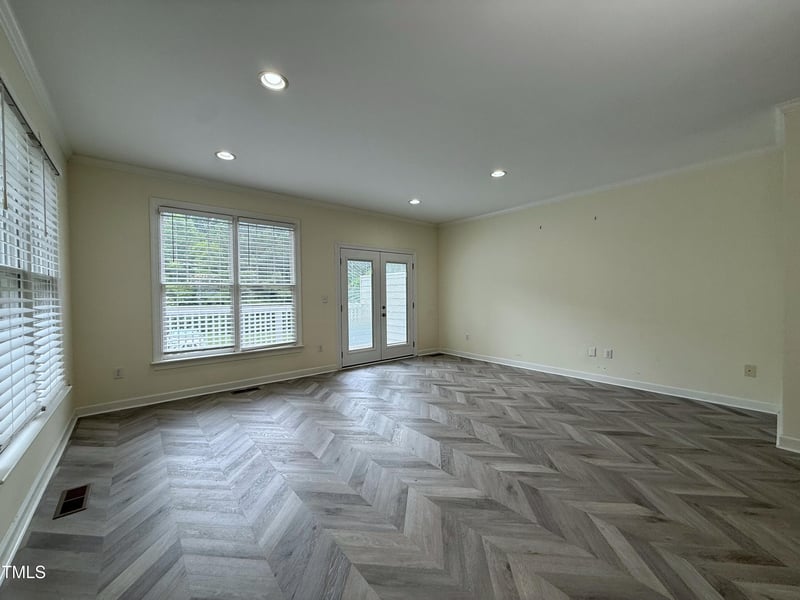 922 Edgewater Cir, Chapel Hill, NC 27516