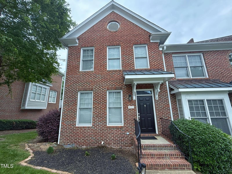 922 Edgewater Cir, Chapel Hill, NC 27516