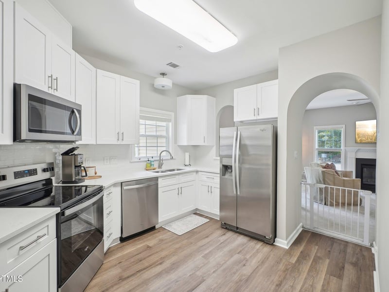 922 Glenolden Ct, Cary, NC 27513