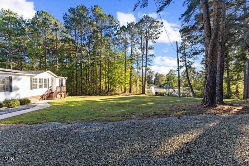 922 Humminfbird Rd, Four Oaks, NC 27524