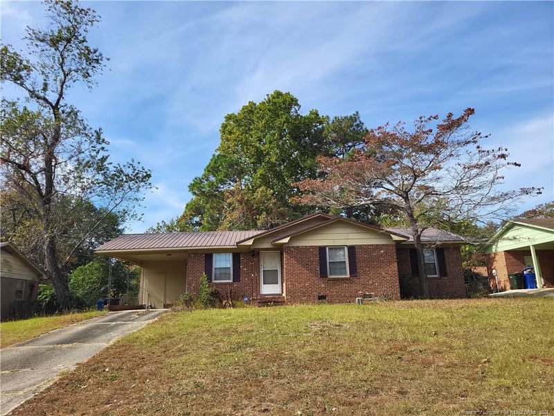 922 Odom Dr, Fayetteville, NC 28304
