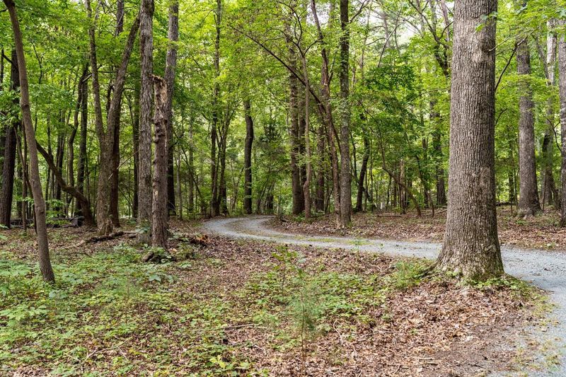 9220 Bracken Ln, Chapel Hill, NC 27516