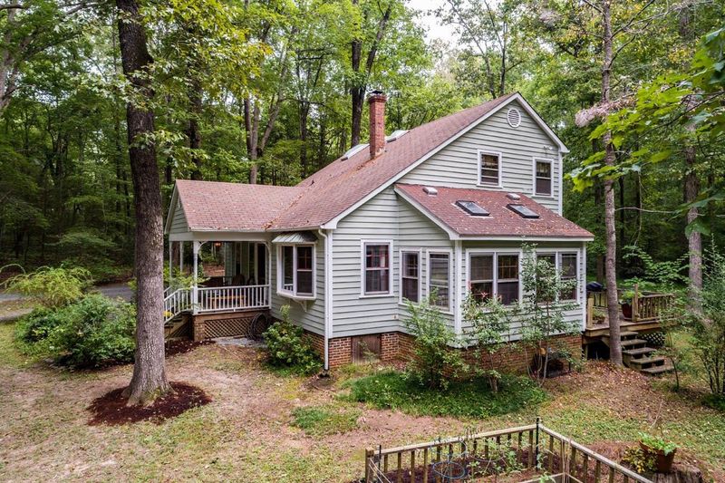 9220 Bracken Ln, Chapel Hill, NC 27516