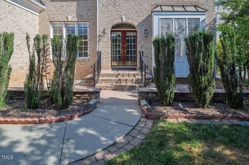 9220 Meadow Mist Ct, Raleigh, NC 27617