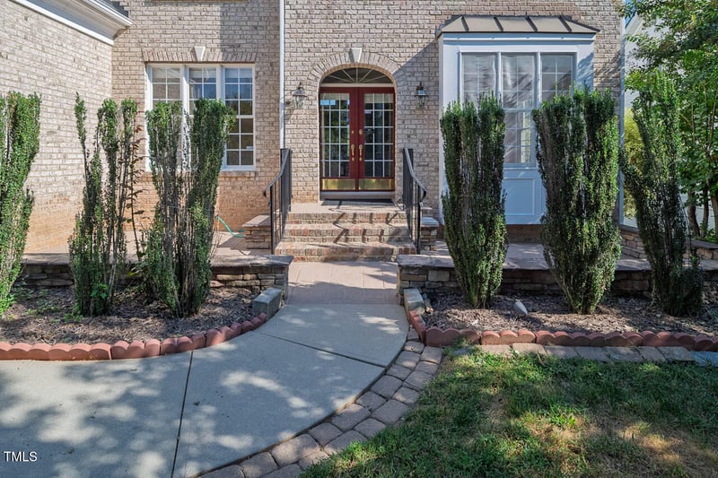 9220 Meadow Mist Ct, Raleigh, NC 27617