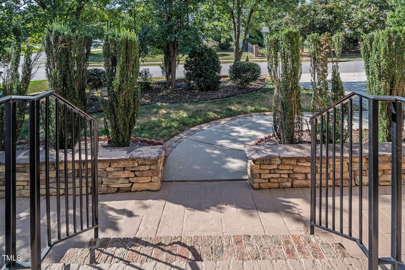 9220 Meadow Mist Ct, Raleigh, NC 27617