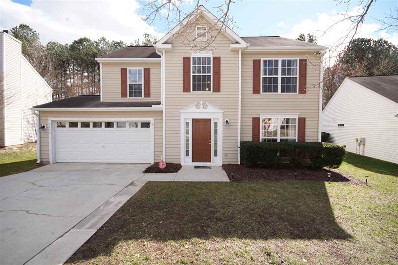 9228 Erinsbrook Dr, Raleigh, NC 27617