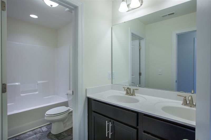 923 Avalon Dr, Mebane, NC 27302