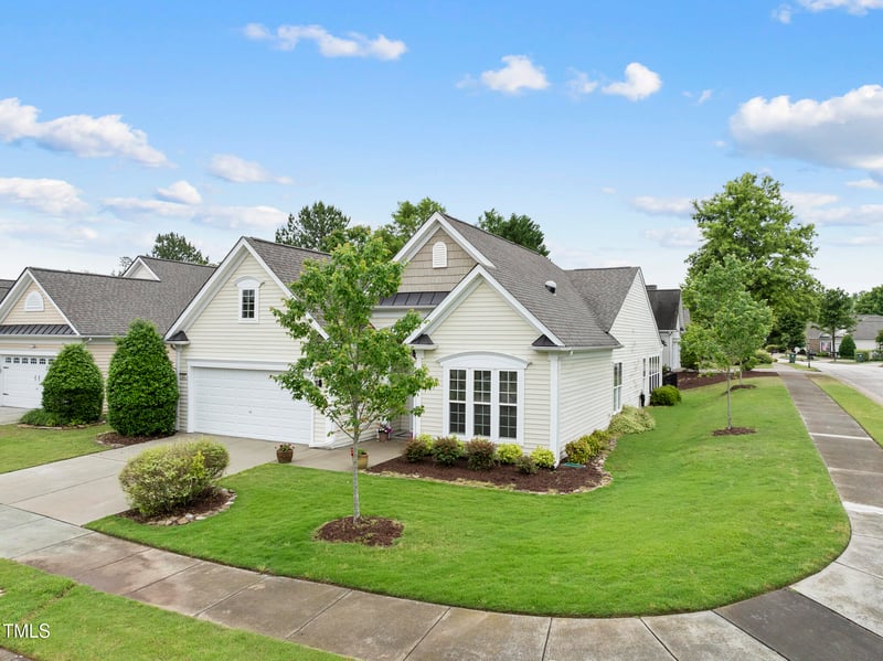 923 Peltier Dr, Cary, NC 27519