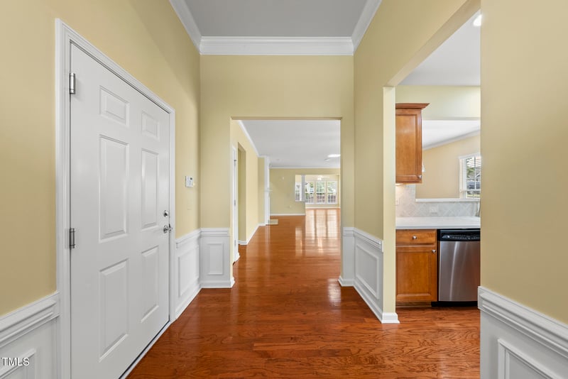923 Peltier Dr, Cary, NC 27519