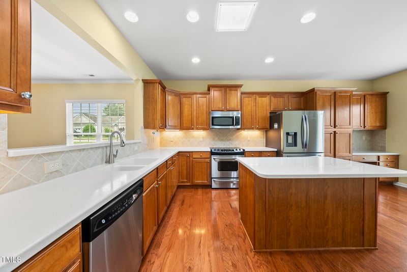 923 Peltier Dr, Cary, NC 27519