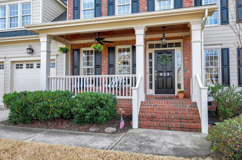 923 Strathorn Dr, Cary, NC 27519