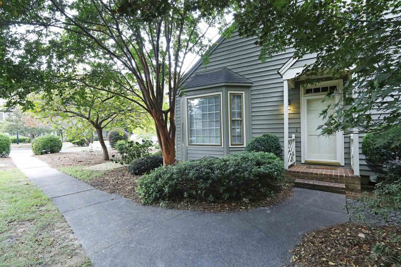 924 Albany Ct, Raleigh, NC 27615