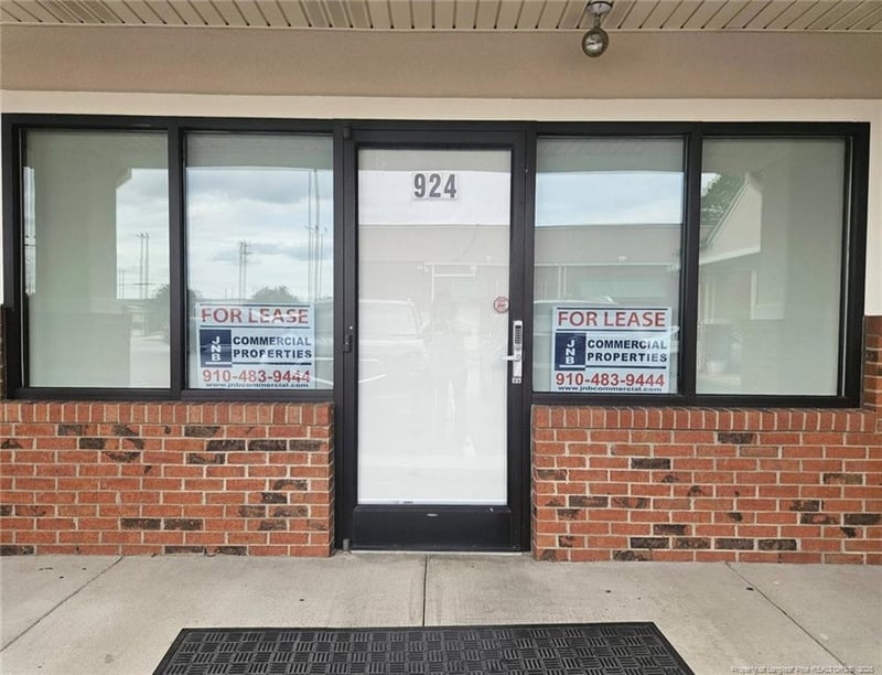 924 Brighton Rd, Fayetteville, NC 28314