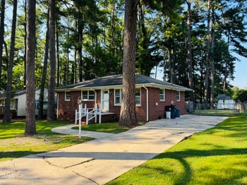 924 Buckhorn St, Henderson, NC 27536