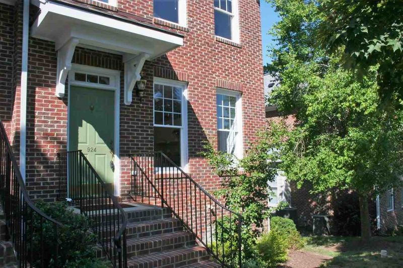 924 Edgewater Cir #924, Chapel Hill, NC 27516