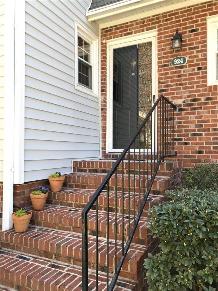 924 Hampshire Ct, Cary, NC 27511