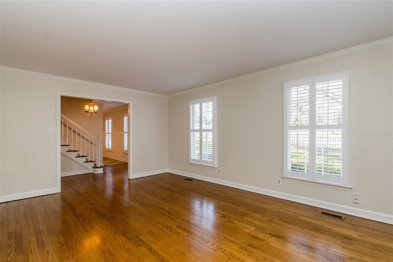 924 Northbrook Dr, Raleigh, NC 27609