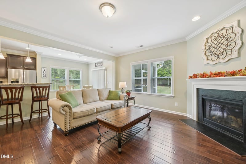 925 Amber Forest Dr, Fuquay Varina, NC 27526